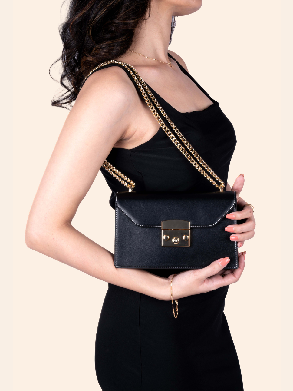 #color_Black Golden Chain