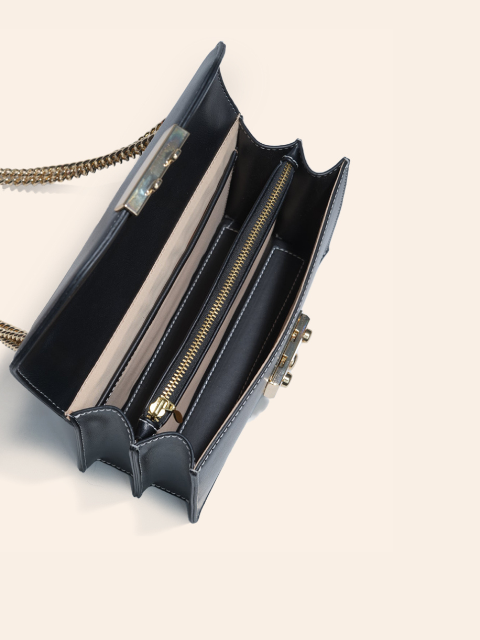 #color_Black Golden Chain